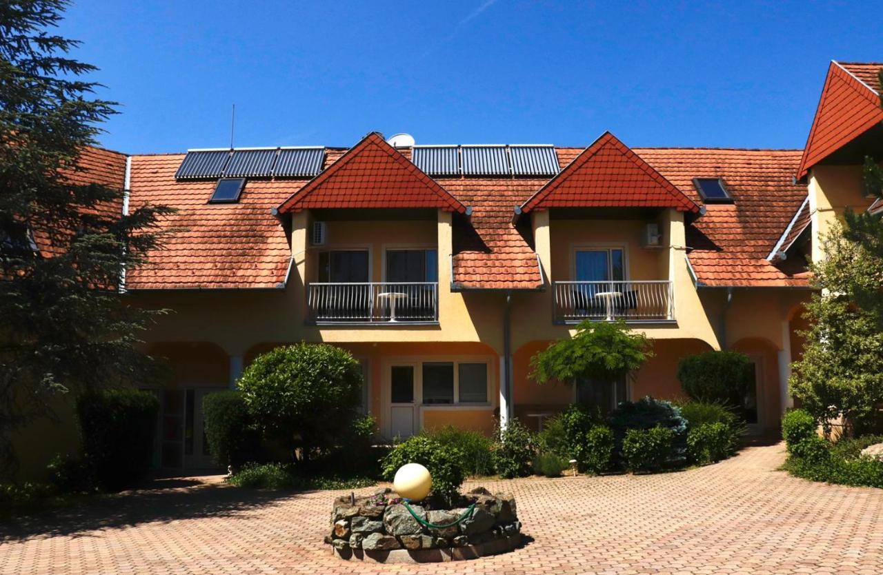 Hotel Wagner Panzio Cserszegtomaj Zewnętrze zdjęcie